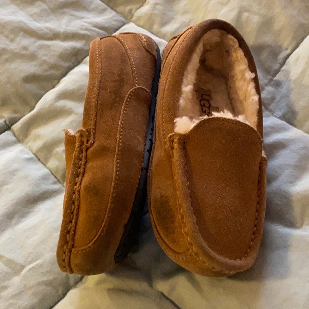Ugg’s slippers size 12 kids